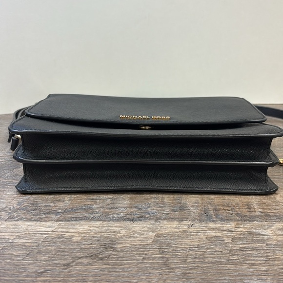 Michael Kors DANIELA Saffiano Leather Crossbody - Picture 5 of 8